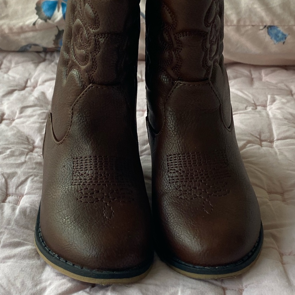 Girls Cat & Jack cowbooy boots size 6 - like new
